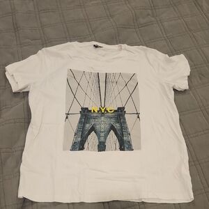 White Graphic T-Shirt with NYC Print Size M!